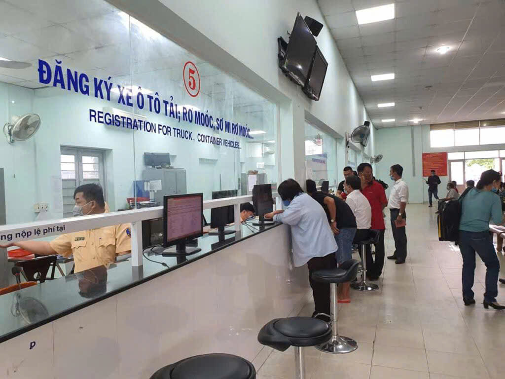 dich-vu-sang-ten-xe-o-to-tphcm-uy-tin.jpg.